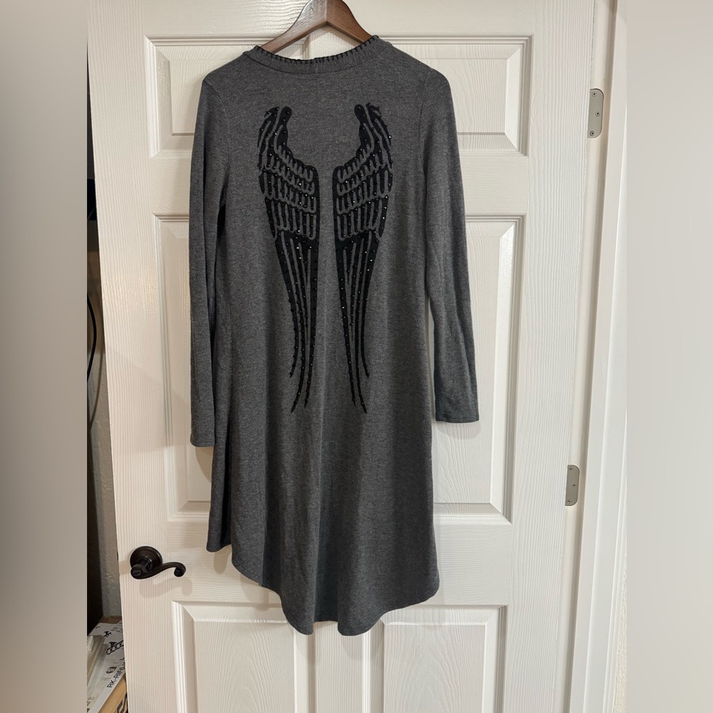 Pyramid duster-charcoal gray with black beaded angel wings/pet&smoke free home